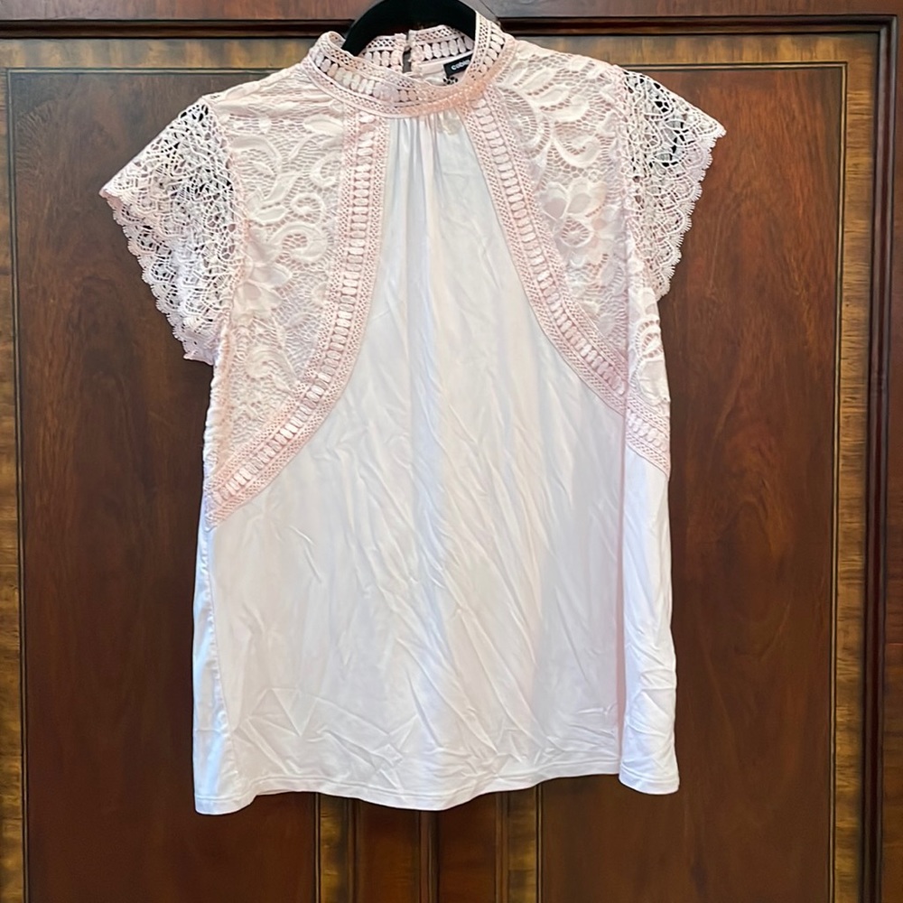 Cable and Gauge pink lace top. Size small.